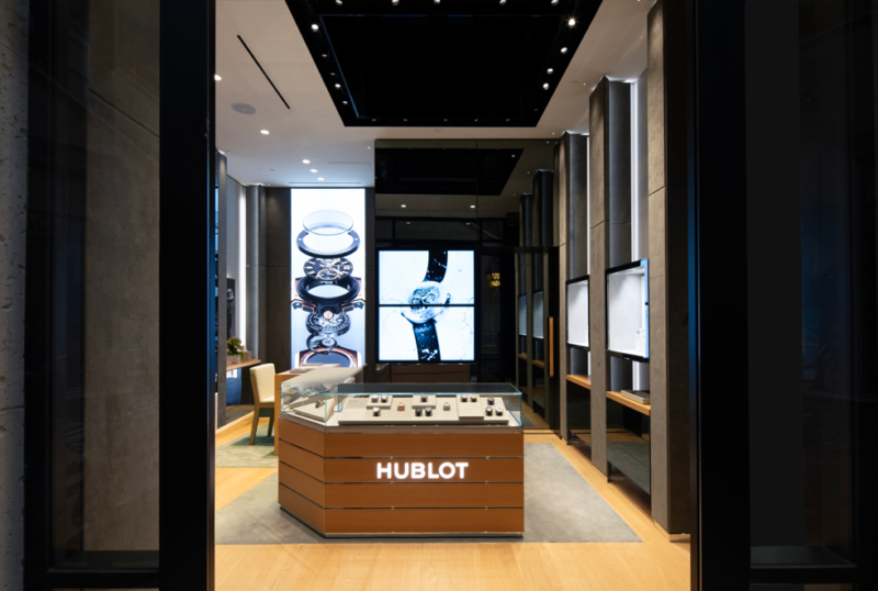 Hublot main
